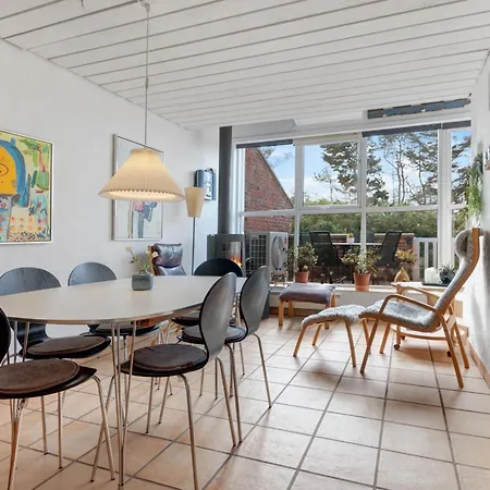 Beautiful With Access To A Large Covered Pool * Løkken