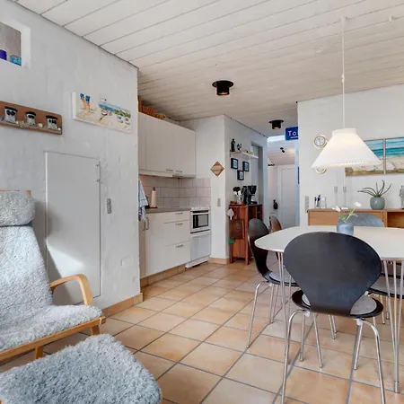 Beautiful With Access To A Large Covered Pool *