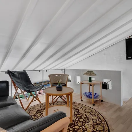 Beautiful With Access To A Large Covered Pool *